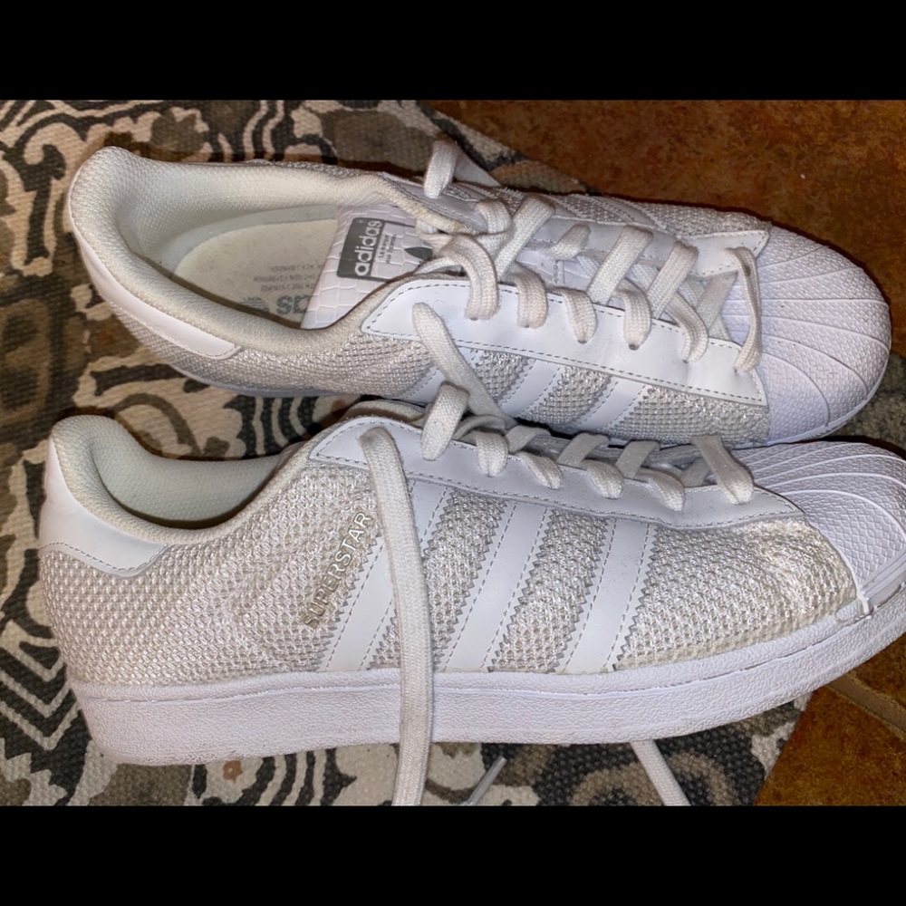EUC White Adidas Superstars Sz 8.5M/9.5W